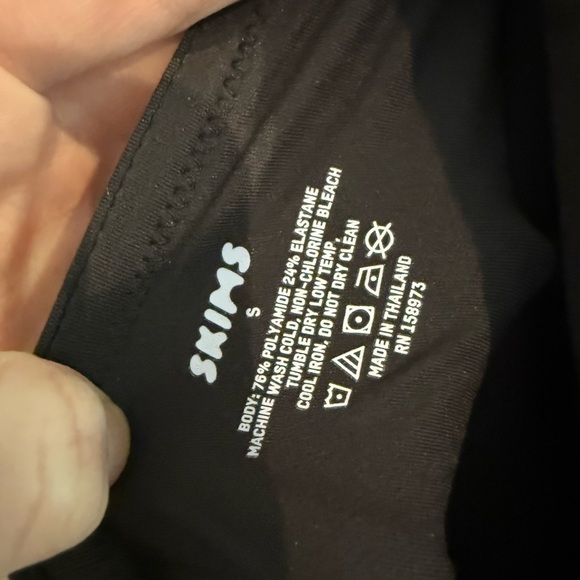 SKIMS Black Fits Everybody Maxi Skirt - Picture 8 of 8